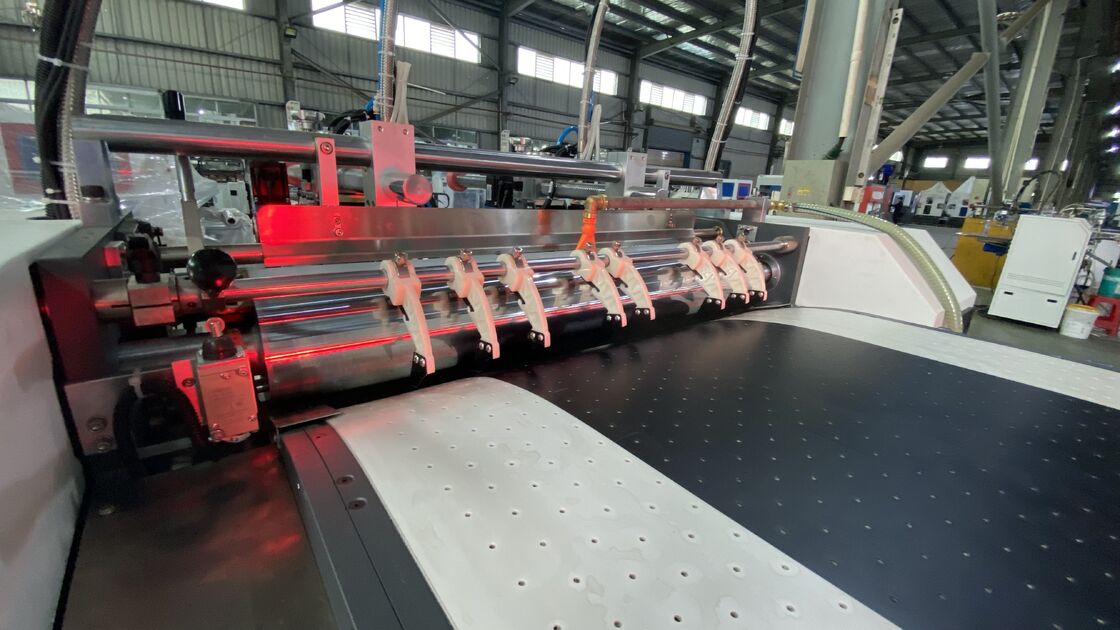 Doppelzufuhr Doppelformstücke Starrkastenmachmaschine Schnelle Geschwindigkeit Hochpräzision Vollservo-Steuerung