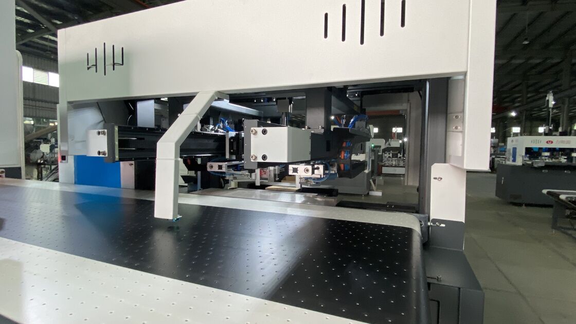 Doppelzufuhr Doppelformstücke Starrkastenmachmaschine Schnelle Geschwindigkeit Hochpräzision Vollservo-Steuerung