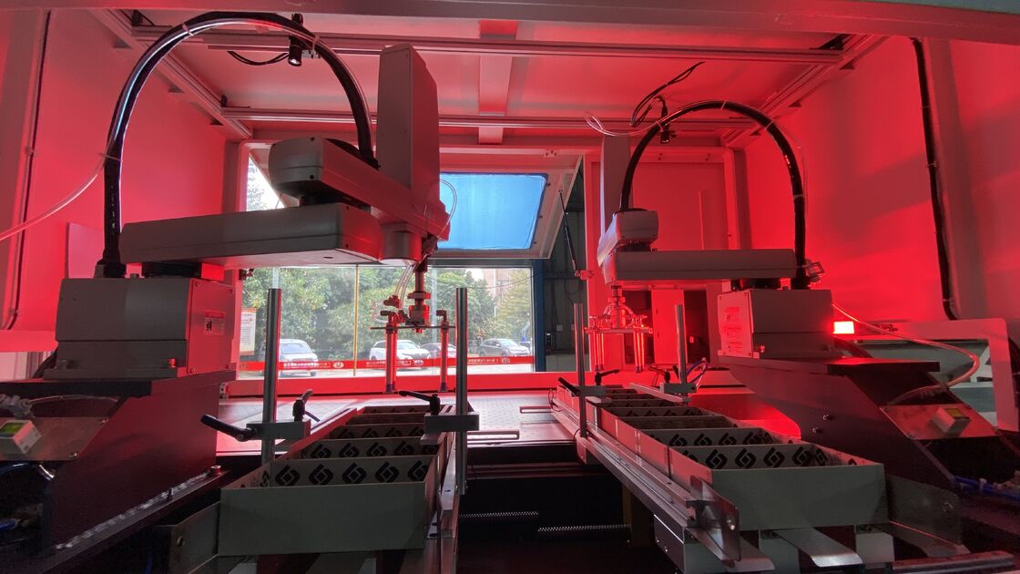 Doppelzufuhr Doppelformstücke Starrkastenmachmaschine Schnelle Geschwindigkeit Hochpräzision Vollservo-Steuerung