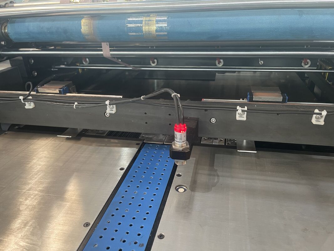 LY-720TJ 3D-Vergoldung, automatische Heißfolienprägemaschine für umfassendes Verpackungspapier, Farbprägung