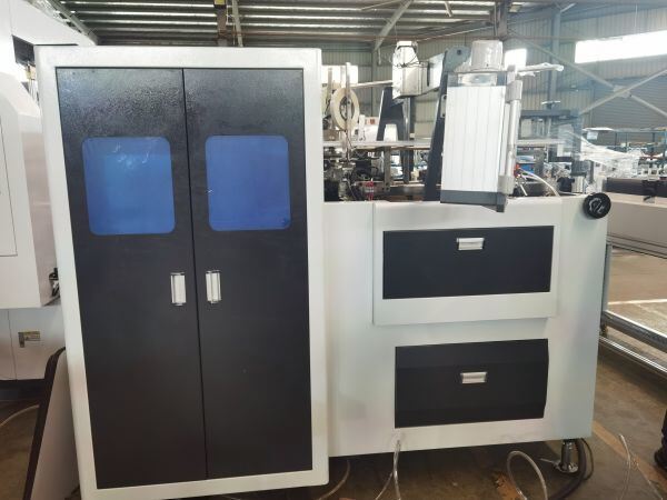 LY-750 Box Corner Pasting Machine mit vollautomatisiertem Applikator zur Verstärkung von Ecken für eine schnelle und präzise Kartonverarbeitung