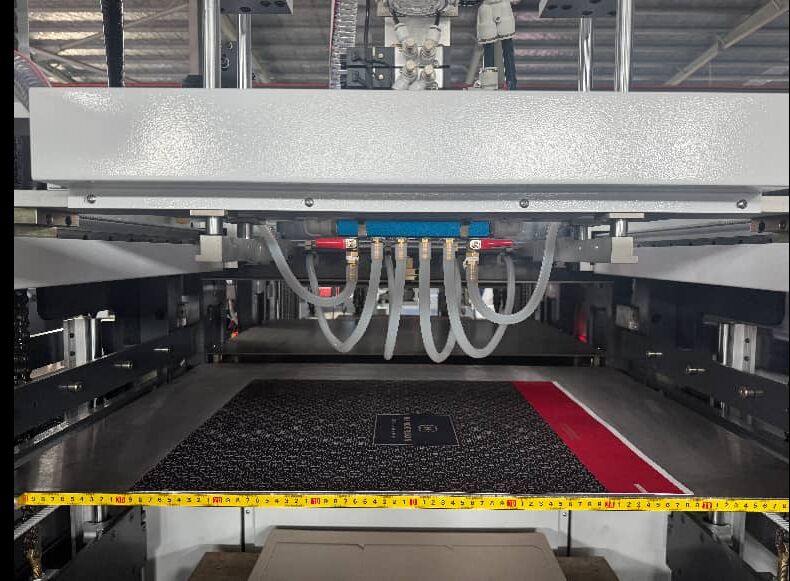 LY-DS650 Vollautomatische Stanzmaschine (kein Verbindungspunkt, nur für Graupappe)/Stanzmaschine