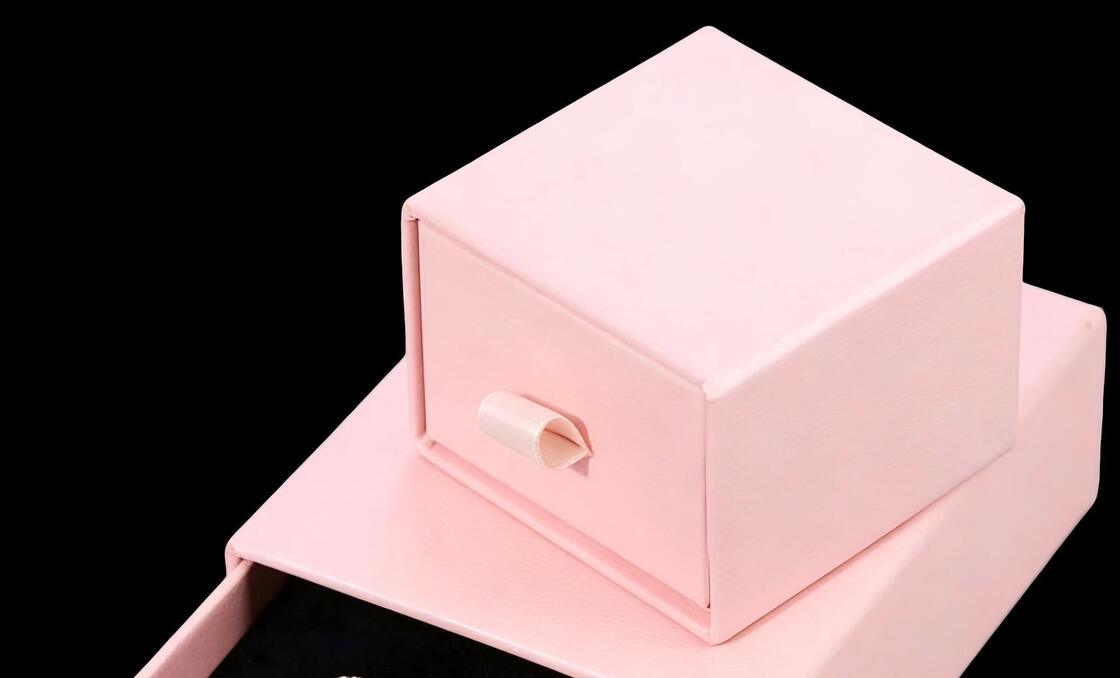 LY-450 Halbautomatische Mehrfachband-Einsetzmaschine für starre Kartons, Schmuckschachtel-Hülle, Schmuck, Luxusgeschenk, Schuhschachtel
