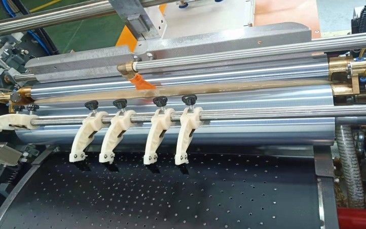 Hohe Genauigkeits-intelligenter steifer Kasten, der Maschine mit 20 - 25pcs/min herstellt große Kästen herstellt